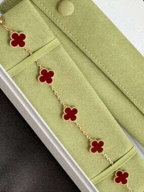 💎✨ Perfect✨💎Authentic Van Cleef & Arpels 18K Gold Bracelet